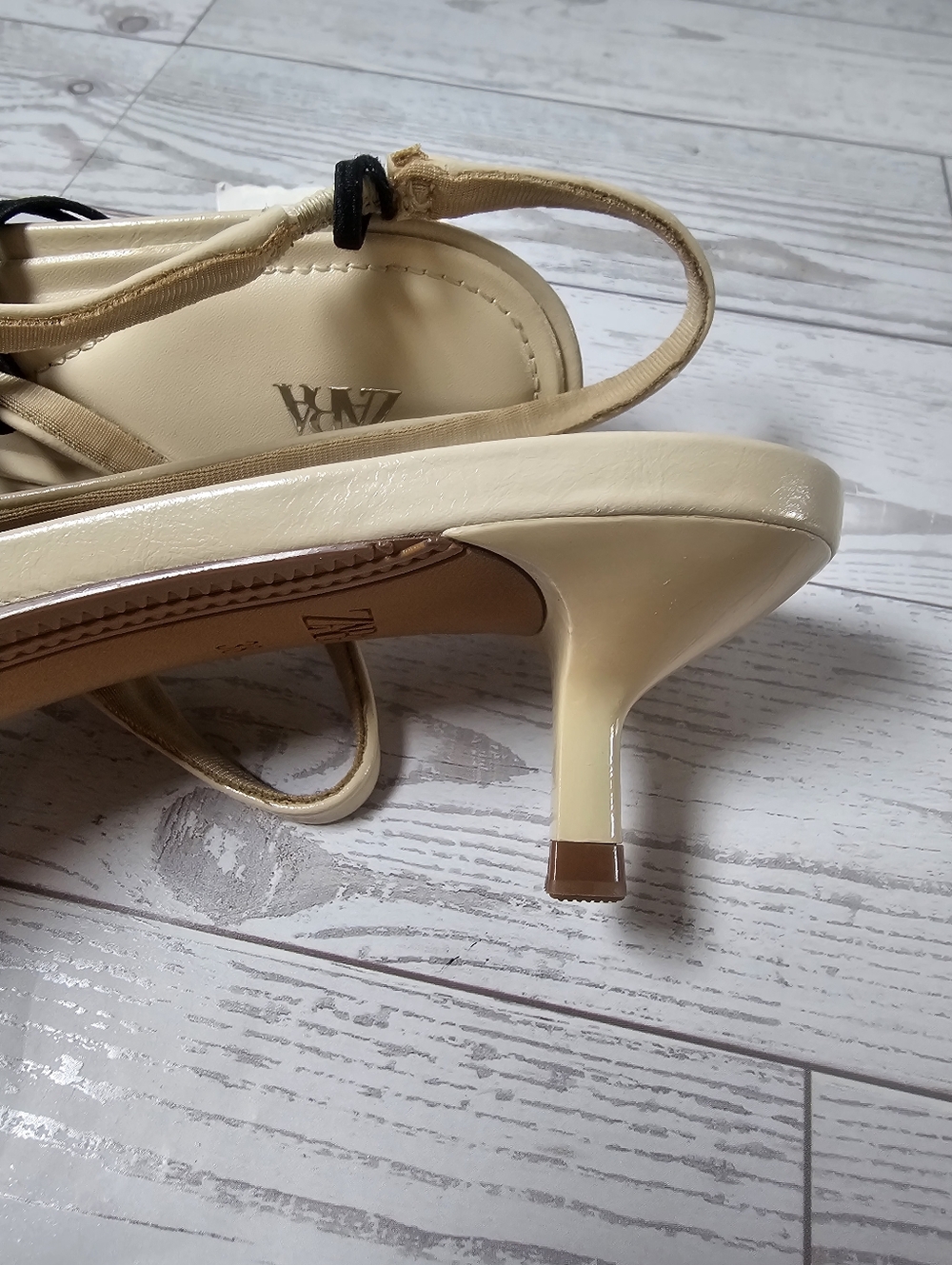 NEW Zara Beige Patent Slingback Kitten Heels Sz 7.5 - Picture 9 of 10